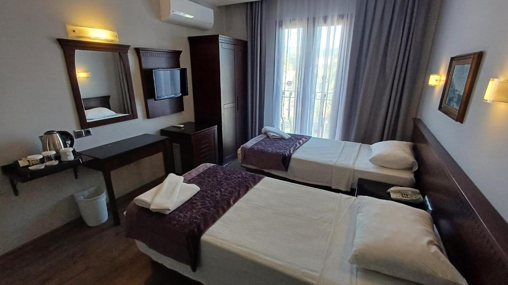Club Viva Hotel 말마리스 외부 사진