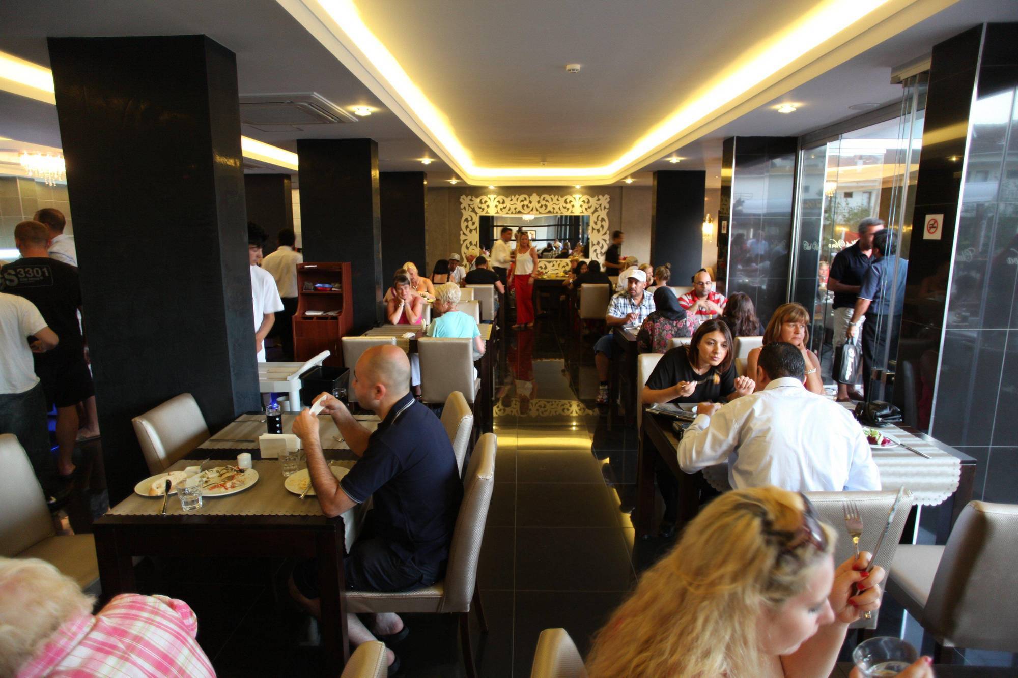 Club Viva Hotel 말마리스 외부 사진